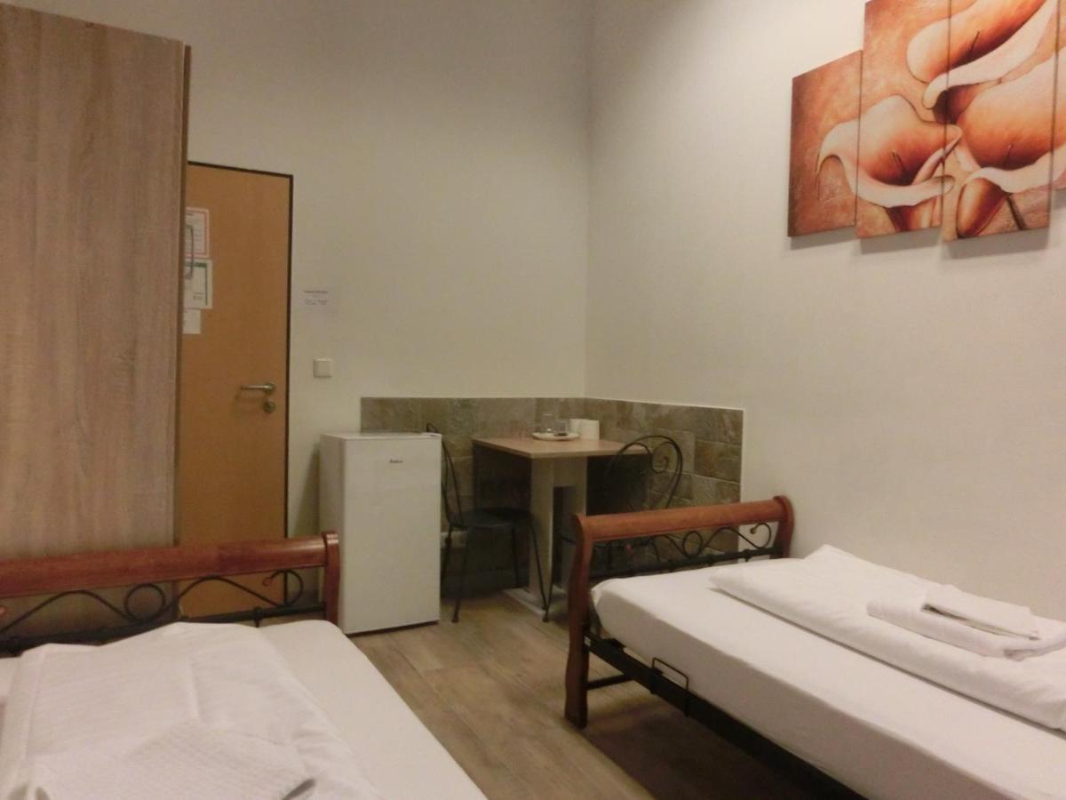 Pension Stadtpark Гамбург Экстерьер фото